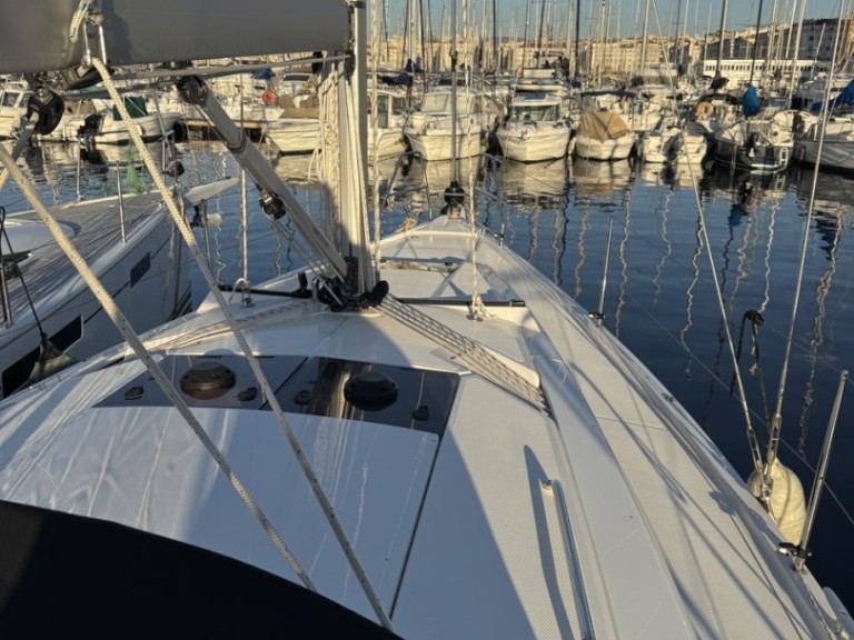 Hanse Hanse 348 in Marseille on SamBoat