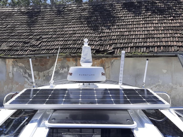 Motorboat rental in Pula - Bénéteau Antares 9