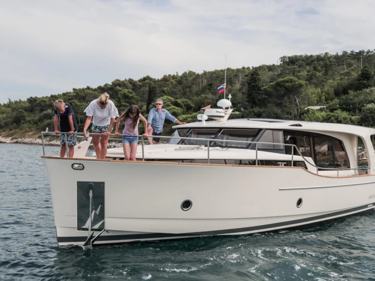 Greenline Yachts Greenline 40 in Pula on SamBoat