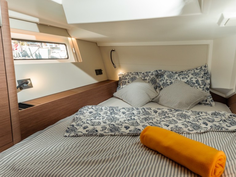 Sailboat for rent Seget Donji at the best price