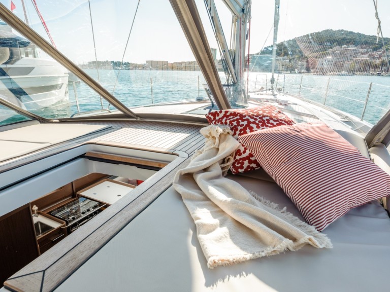 Bénéteau Oceanis Yacht 54 in Seget Donji on SamBoat