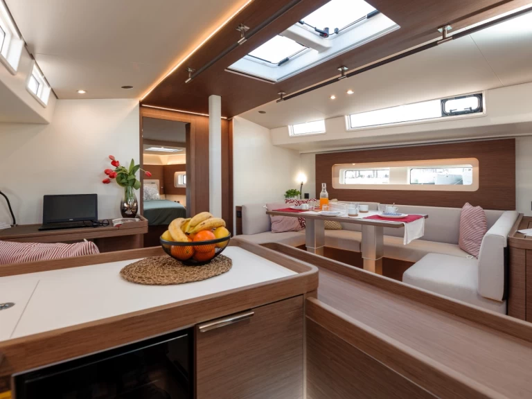 Rent a Bénéteau Oceanis Yacht 54 Seget Donji