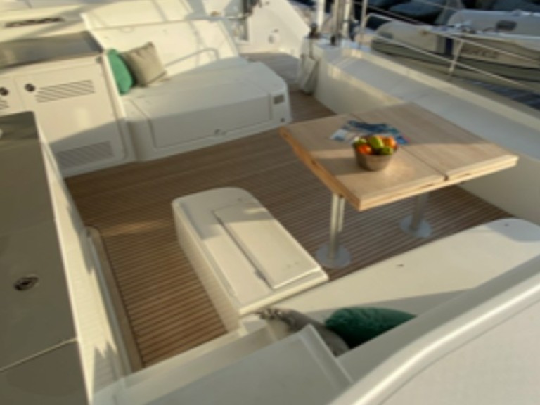 Catamaran for rent Saint-Raphaël at the best price