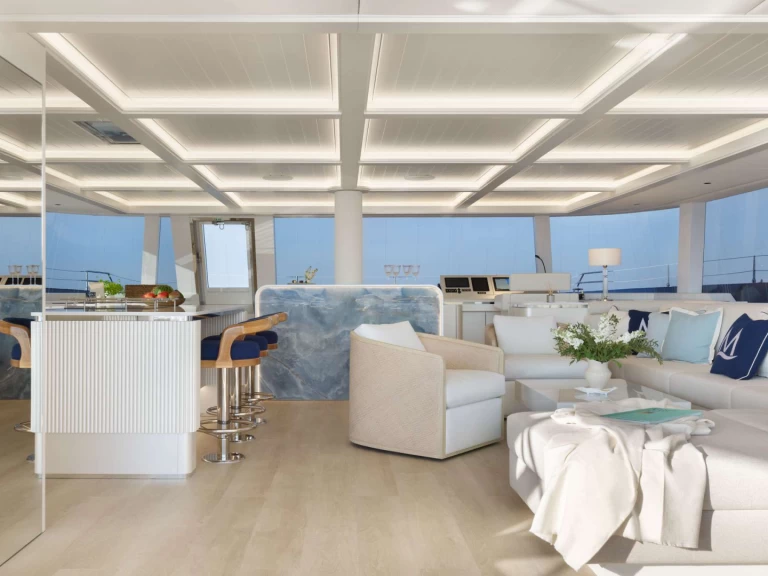 Bareboat Rental Luxury Yacht Sunreef with a boat licence