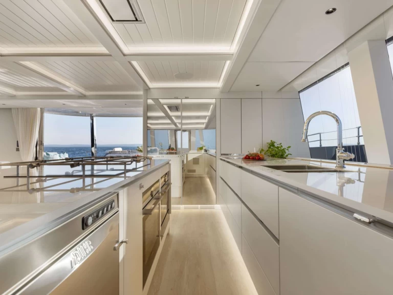 Luxury Yacht rental with or without captain Sunreef Caribbean