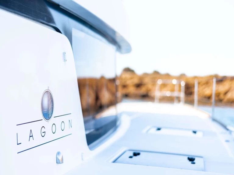 Bareboat Rental Luxury Yacht Lagoon with a boat licence