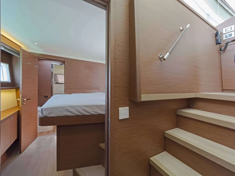 Luxury Yacht for rent Alimos at the best price