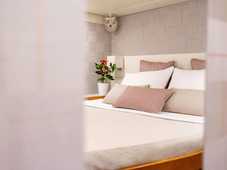 Lagoon ACE OF HEARTS charter bareboat or captained in  Alimos