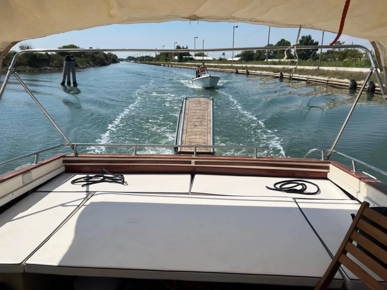 Rent a Sea Ray Sea Ray 310 Express Venice