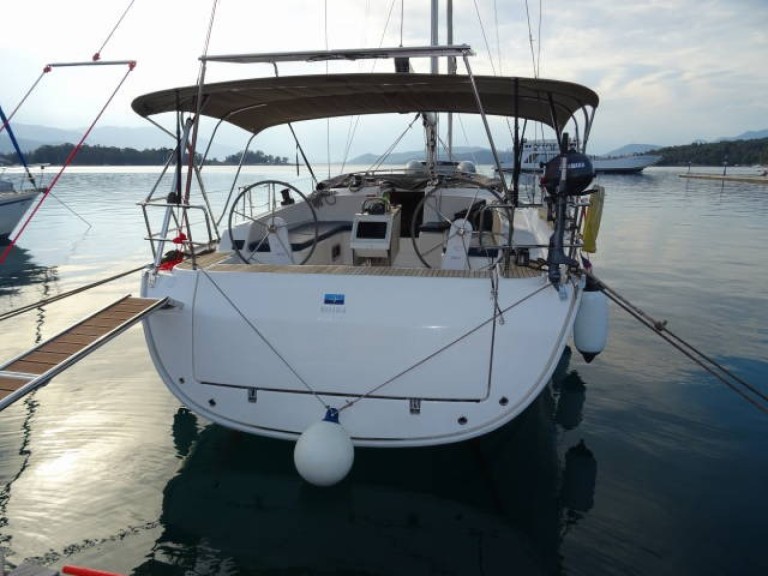 Sailboat for rent Lefkáda at the best price