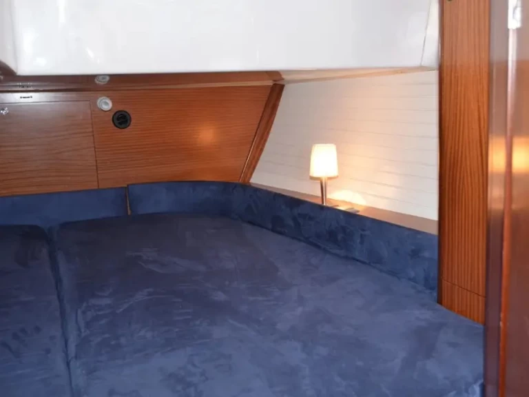 Sailboat rental in Longyearbyen - Delphia Delphia 47-Ice