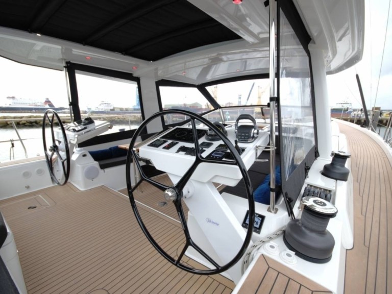 Rent a Hanse Hanse 588 Piraeus