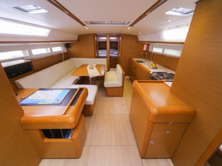 Sailboat for rent Zaton at the best price