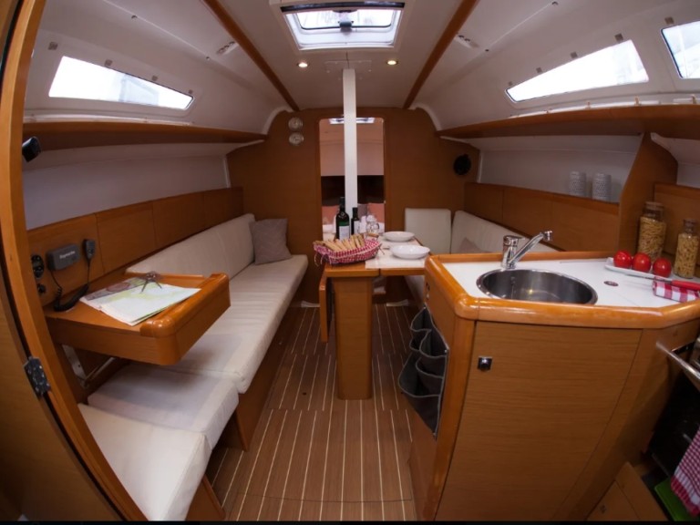 Rent a Jeanneau Jeanneau Sun Odyssey 33i Kallithea