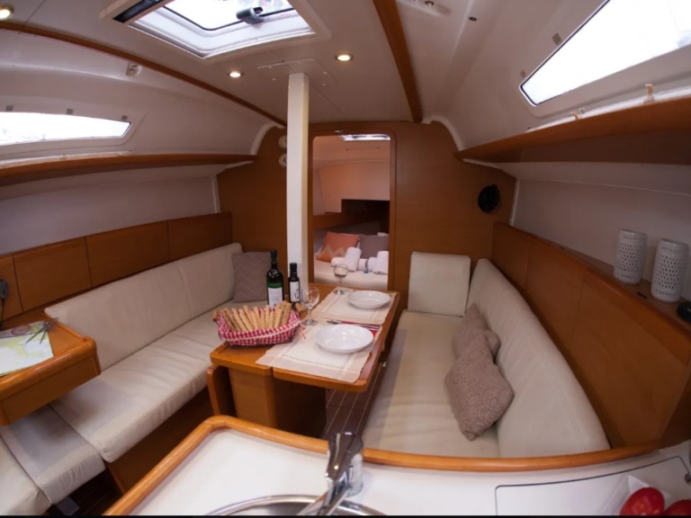Sailboat rental in Kallithea - Jeanneau Jeanneau Sun Odyssey 33i