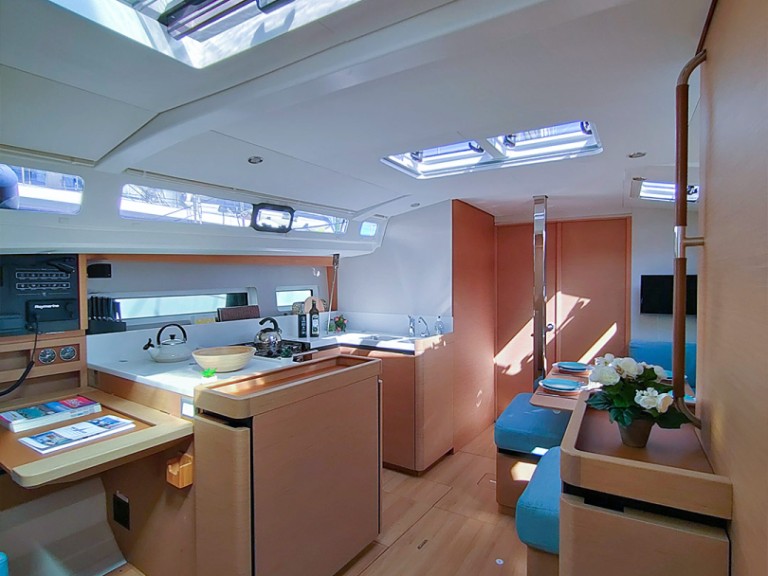 Jeanneau Sun Odyssey 440 in Port Grimaud on SamBoat