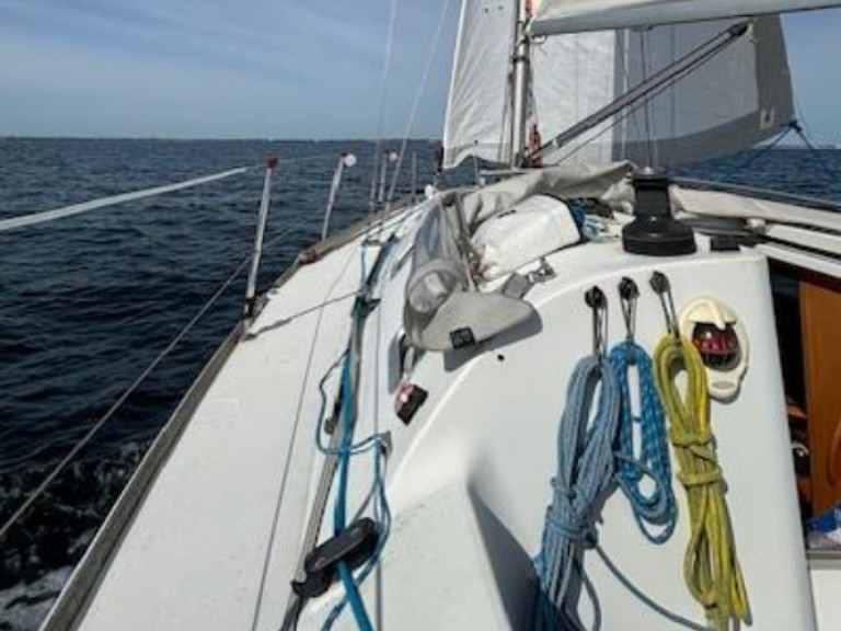 4 First 31.7 in Arzon on SamBoat