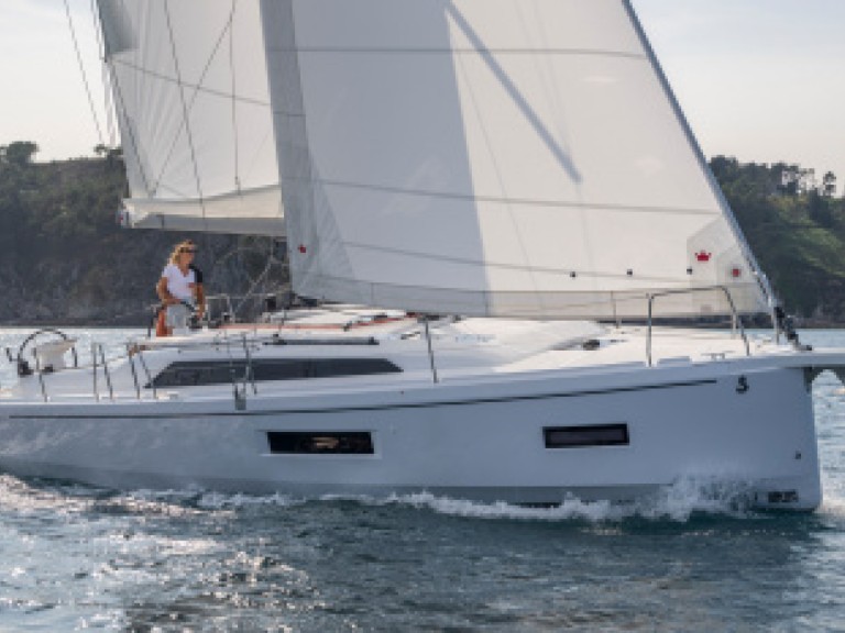 Sailboat rental in Arzon - Bénéteau Oceanis 37.1