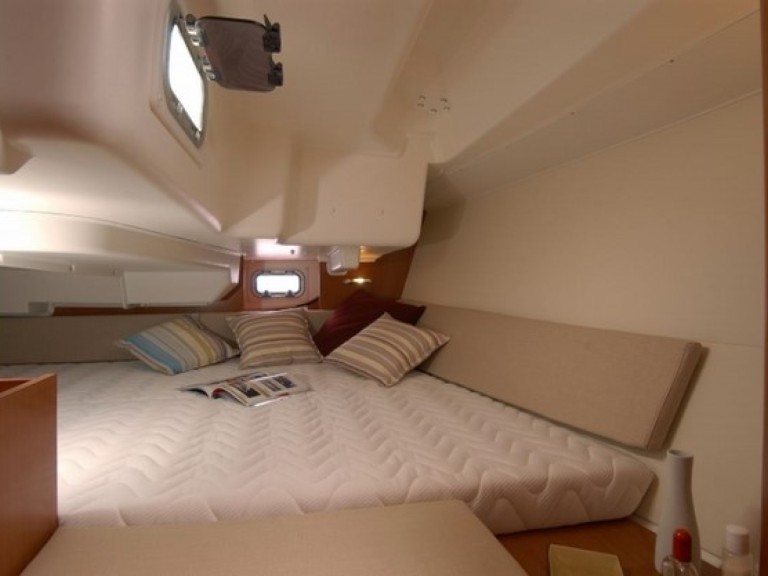 Rent a Bénéteau Oceanis 34 Arzon