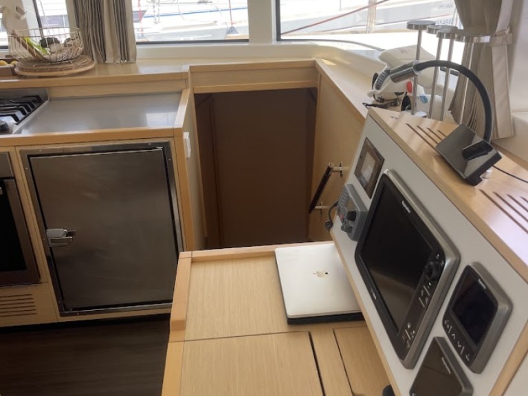 Rent a Lagoon Lagoon 52 F Marina (City)