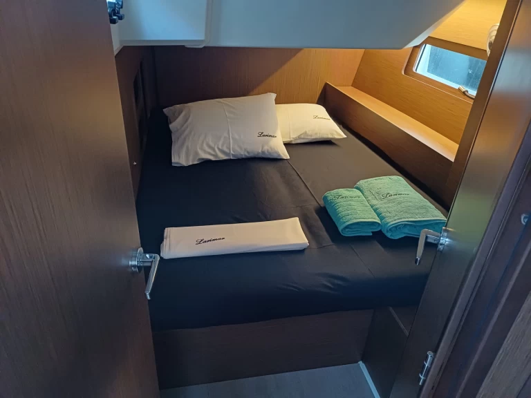 Rent a Bénéteau Oceanis 46.1 Lefkáda