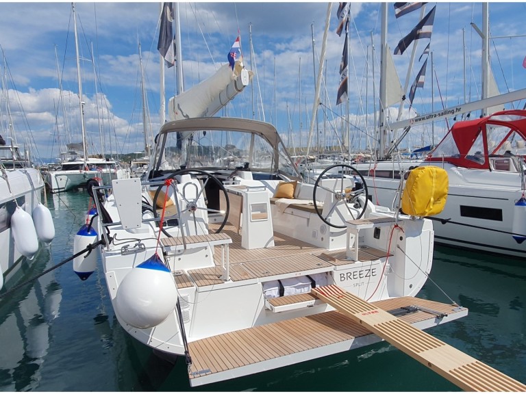 Boat rental Bénéteau Oceanis 37.1 in Split on Samboat