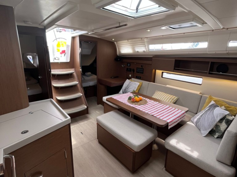 Sailboat rental in Pomer - Bénéteau Oceanis 40.1