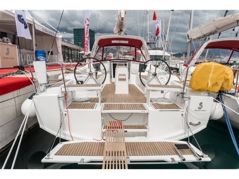 Rent a Bénéteau Oceanis 38.1 Split