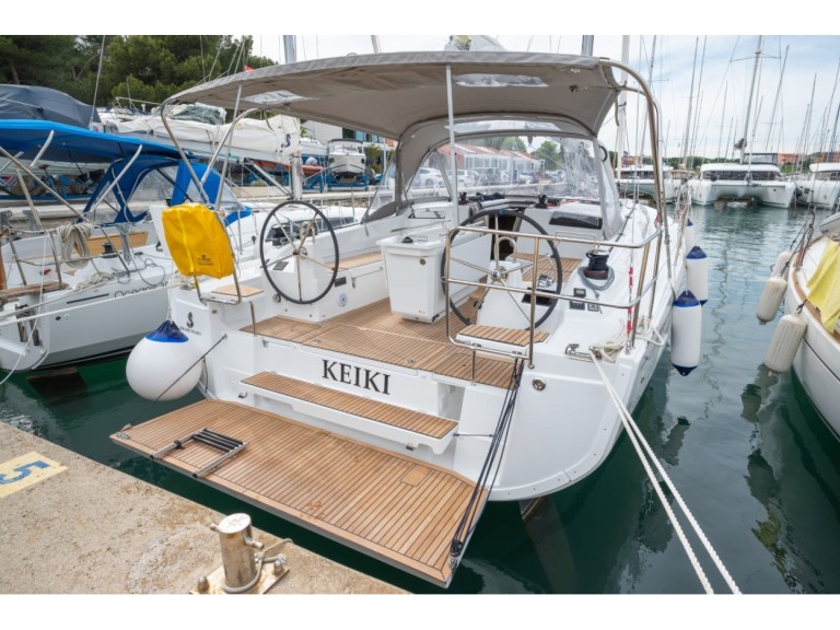 Boat rental Bénéteau Oceanis 40.1 in Pomer on Samboat