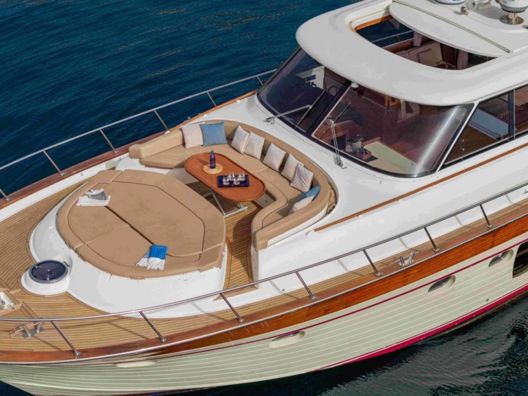 Bareboat Rental Luxury Yacht Apreamare with a boat licence