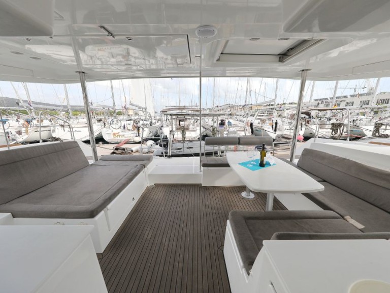 Boat rental Lagoon Lagoon 450 F in Murter-Kornati on Samboat