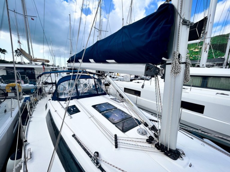 Yacht charter Road Town cheap Bavaria 37