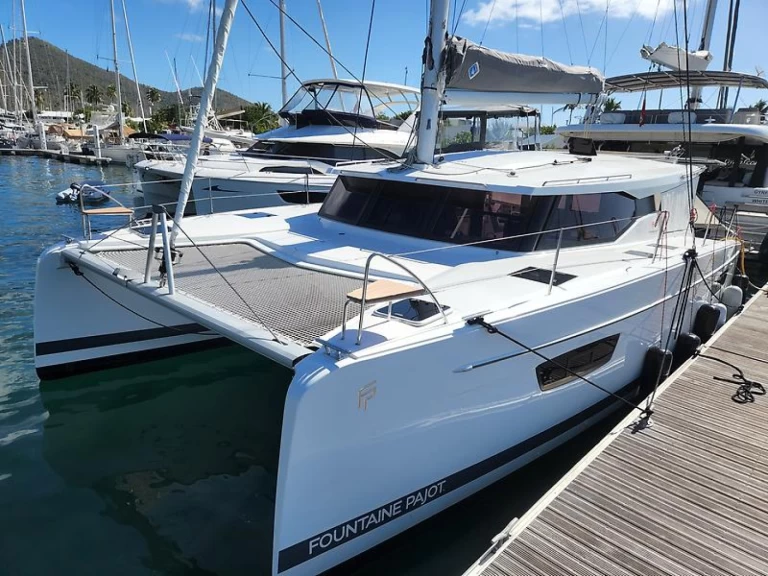 Yacht charter Road Town cheap Isla 40