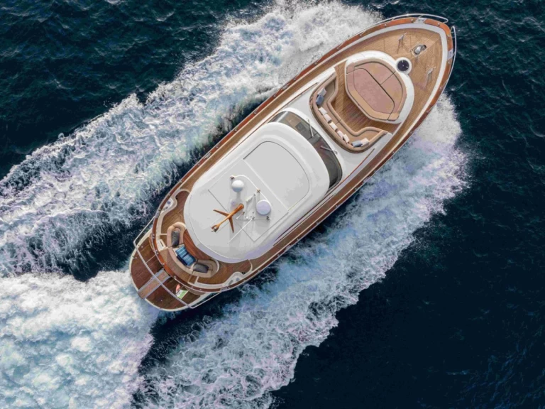 Luxury Yacht rental with or without captain Apreamare Castellammare di Stabia