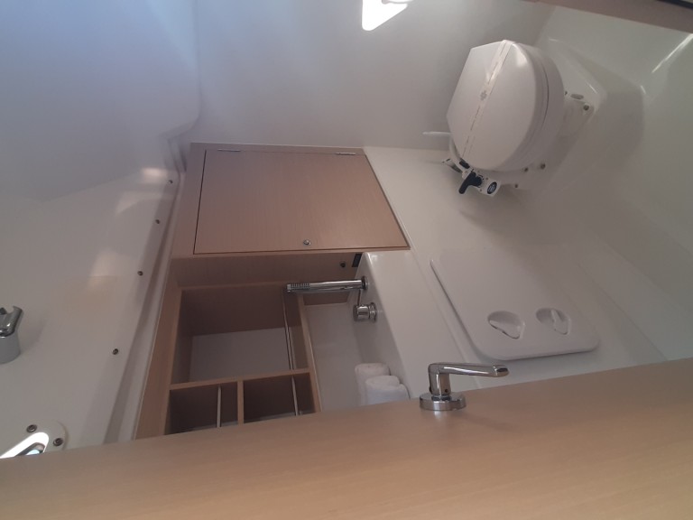 Yacht charter Split cheap Oceanis 30.1