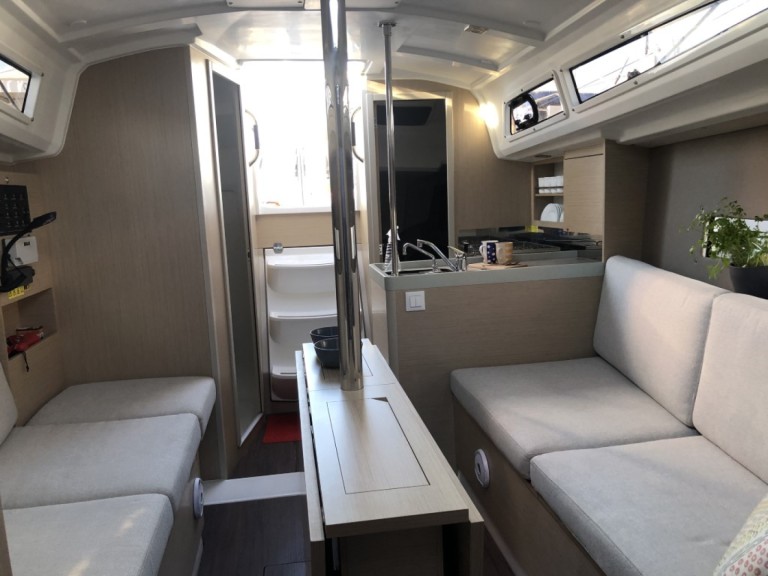 Sailboat rental in Split - Bénéteau Oceanis 30.1