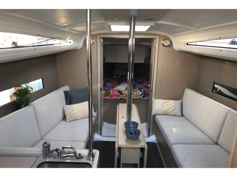 Bareboat Rental Sailboat Bénéteau with a boat licence