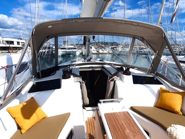 Sailboat rental in Split - Bénéteau Oceanis 37.1