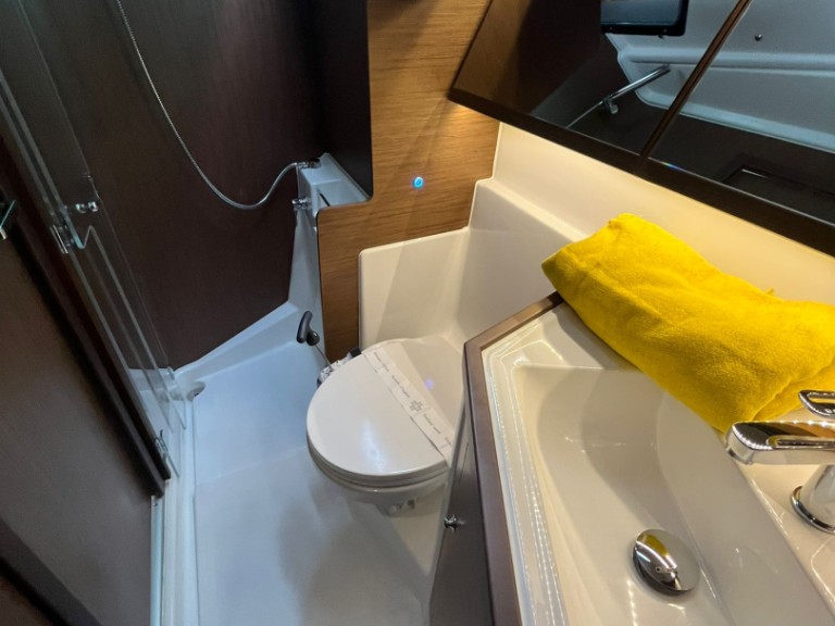 Boat rental Bénéteau Oceanis 40.1 in Pomer on Samboat