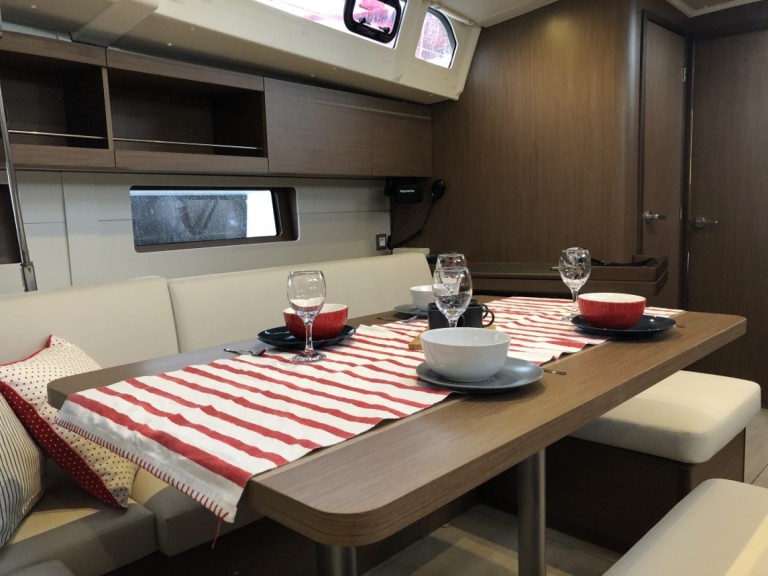 Rent a Bénéteau Oceanis 46.1 Pomer