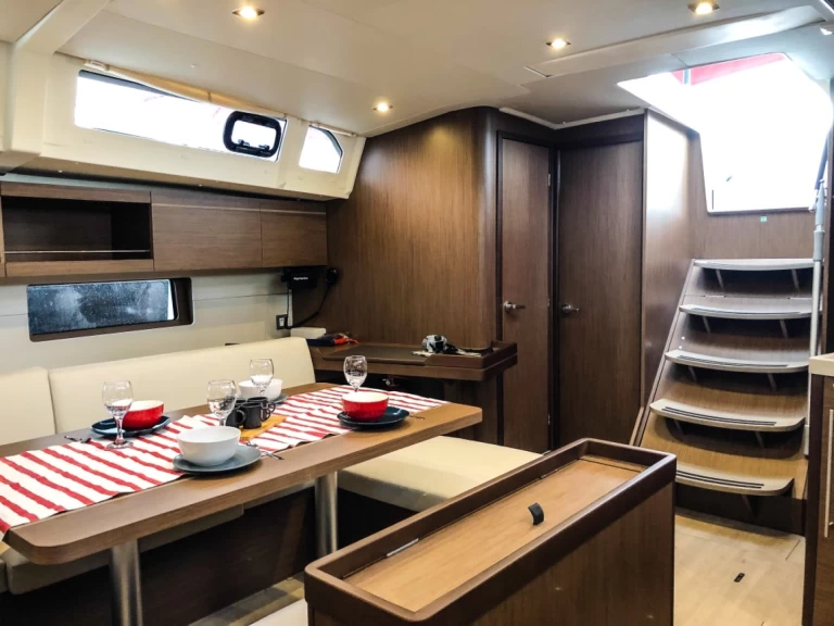 Sailboat for rent Pomer at the best price