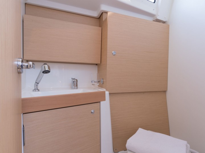 Rent a Bénéteau Océanis 38.1 Performance Dubrovnik