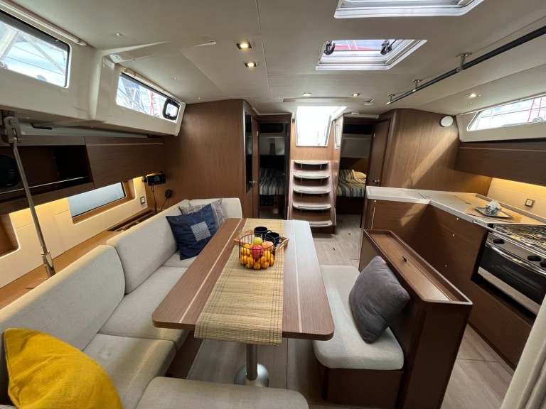 Rent a Bénéteau Oceanis 46.1 Pomer