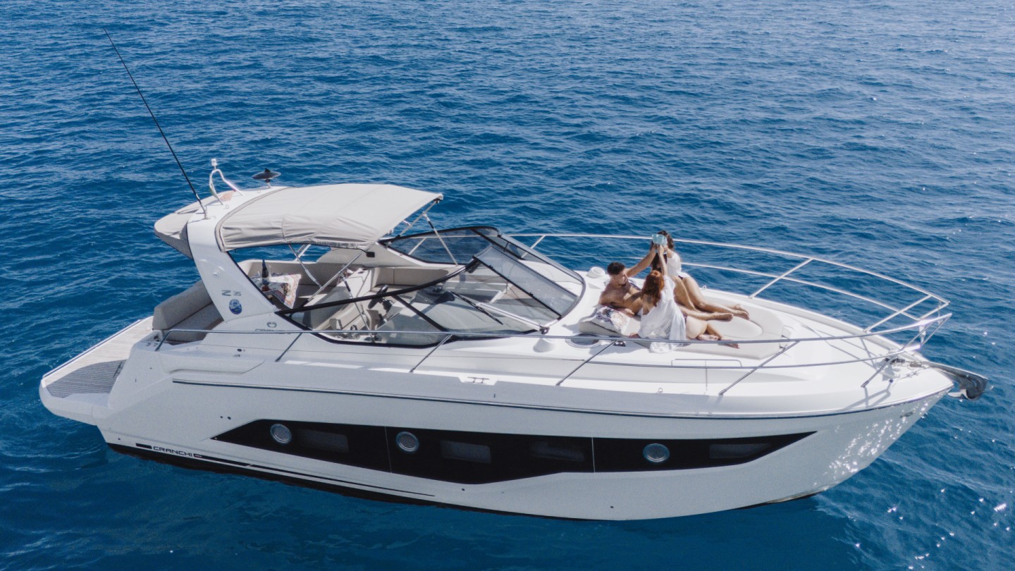 Rent a Luxury Yacht Cranchi Z 35 in Giardini-Naxos (Cranchi