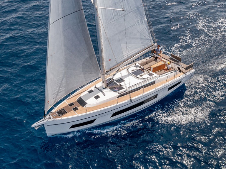 Sailboat for rent Arzon at the best price