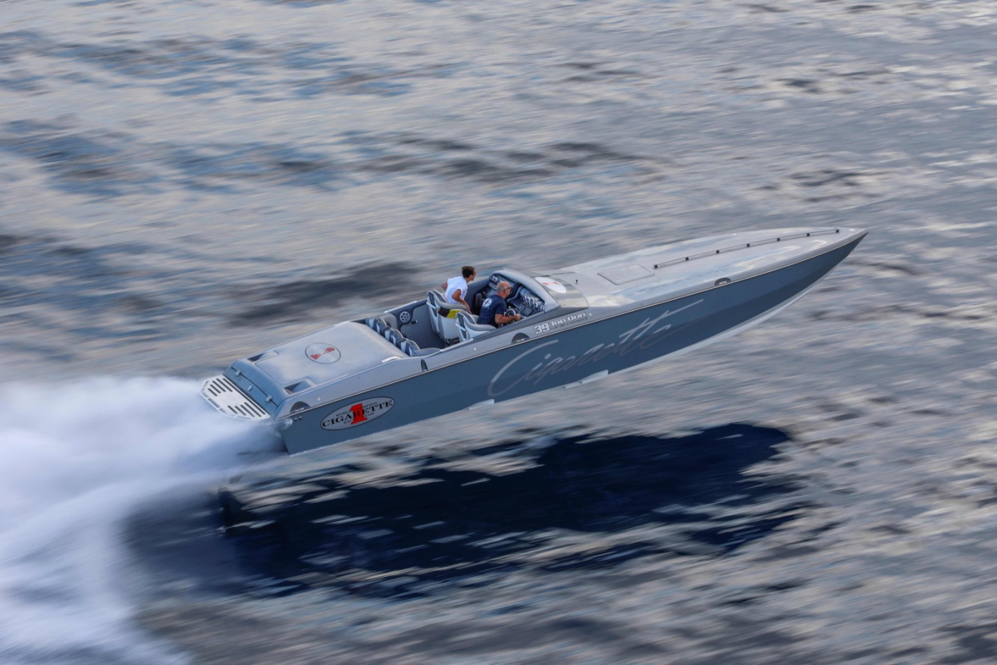 bateau cigarette Rent a Motorboat Cigarette TOPGUN 39 in Saint-Tropez (CIGARETTE 39 TOPGUN)