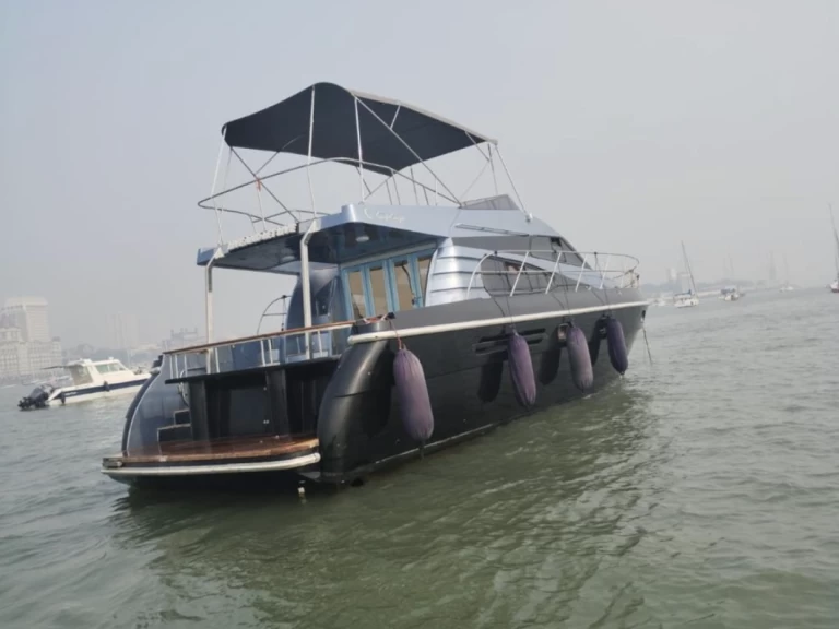 Bareboat Rental Luxury Yacht Custom Made with a boat licence