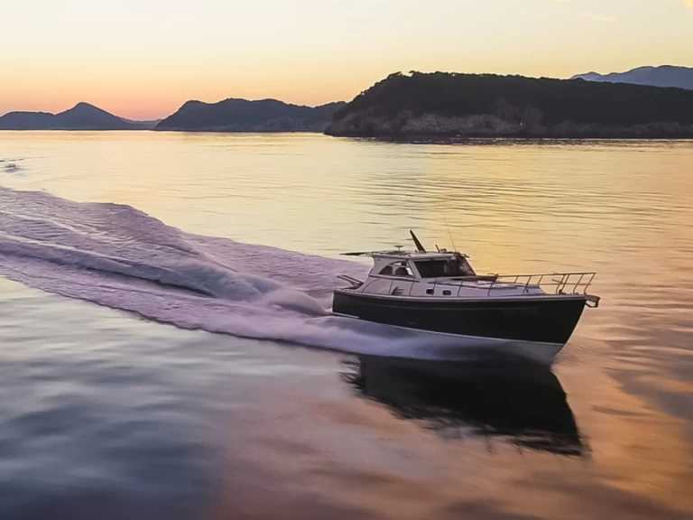 Motorboat rental with or without captain Goldstar Komolac