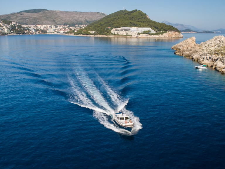 Motorboat for rent Komolac at the best price