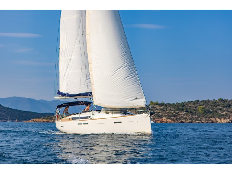 Boat rental Jeanneau Sun Odyssey 449 in Agía Effimía on Samboat